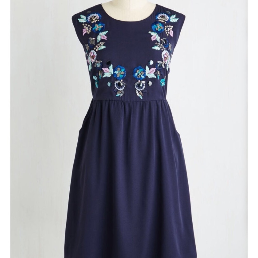ModCloth Pose for the Picturesque Dress